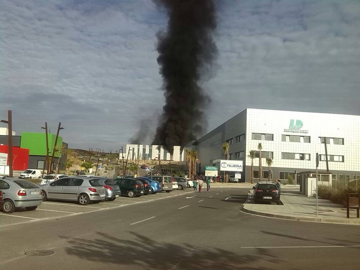 Las imágenes de la explosión en una nave del Parque Tecnológico de Almería