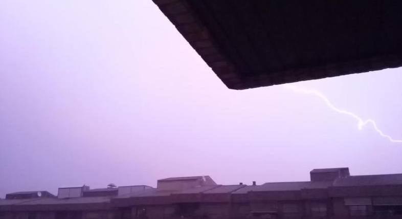 Una tormenta inunda Granada de madrugada