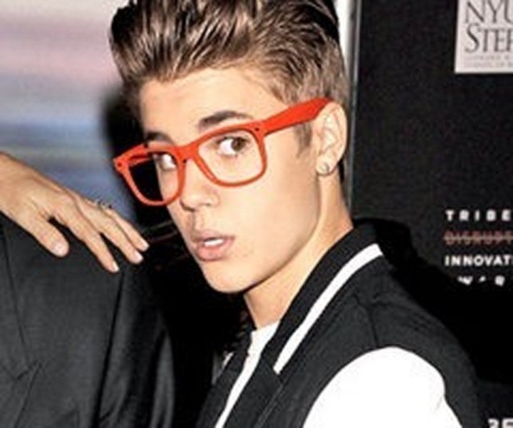 Famosos que llevan gafas y no las necesitan