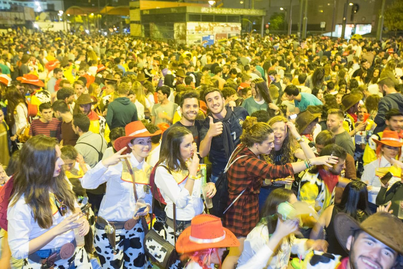 Más de tres mil personas en el botellódromo