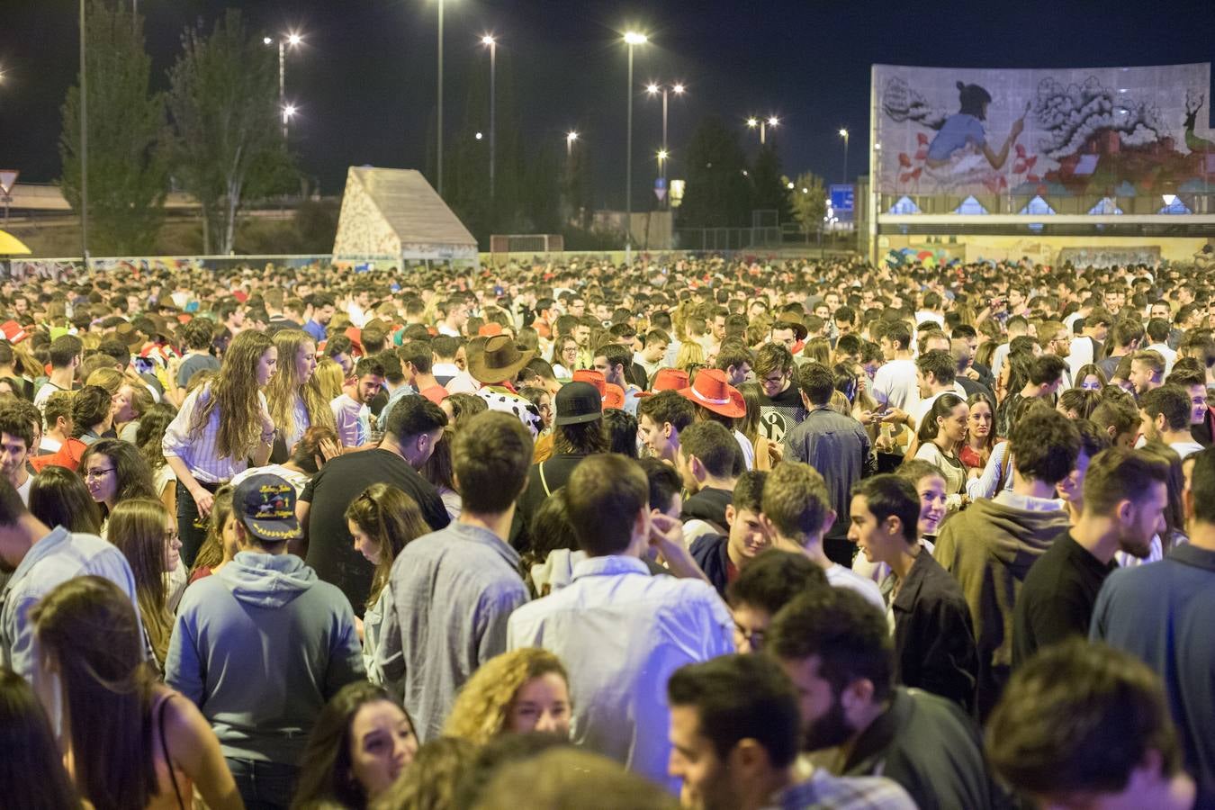 Más de tres mil personas en el botellódromo