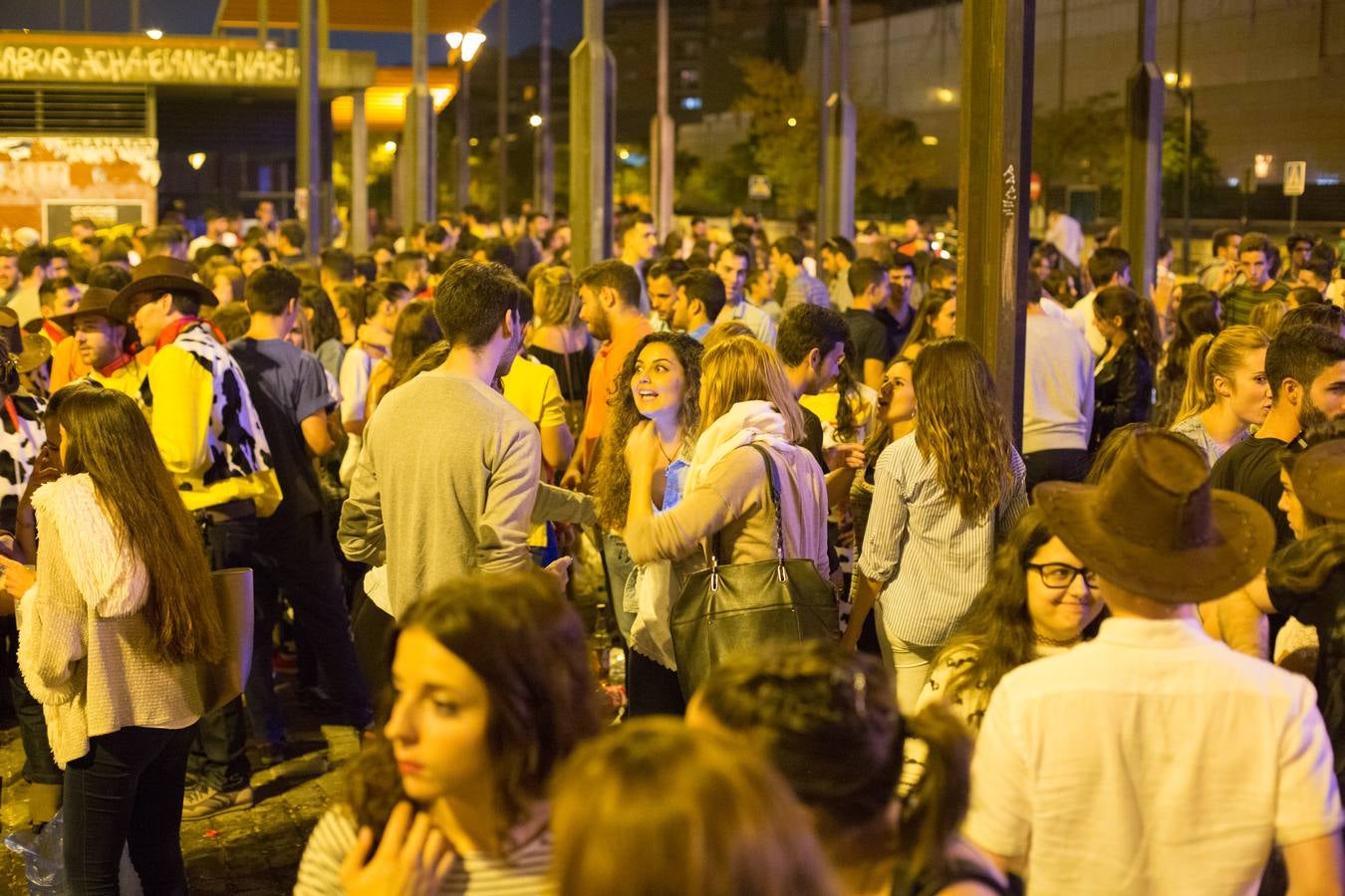 Más de tres mil personas en el botellódromo