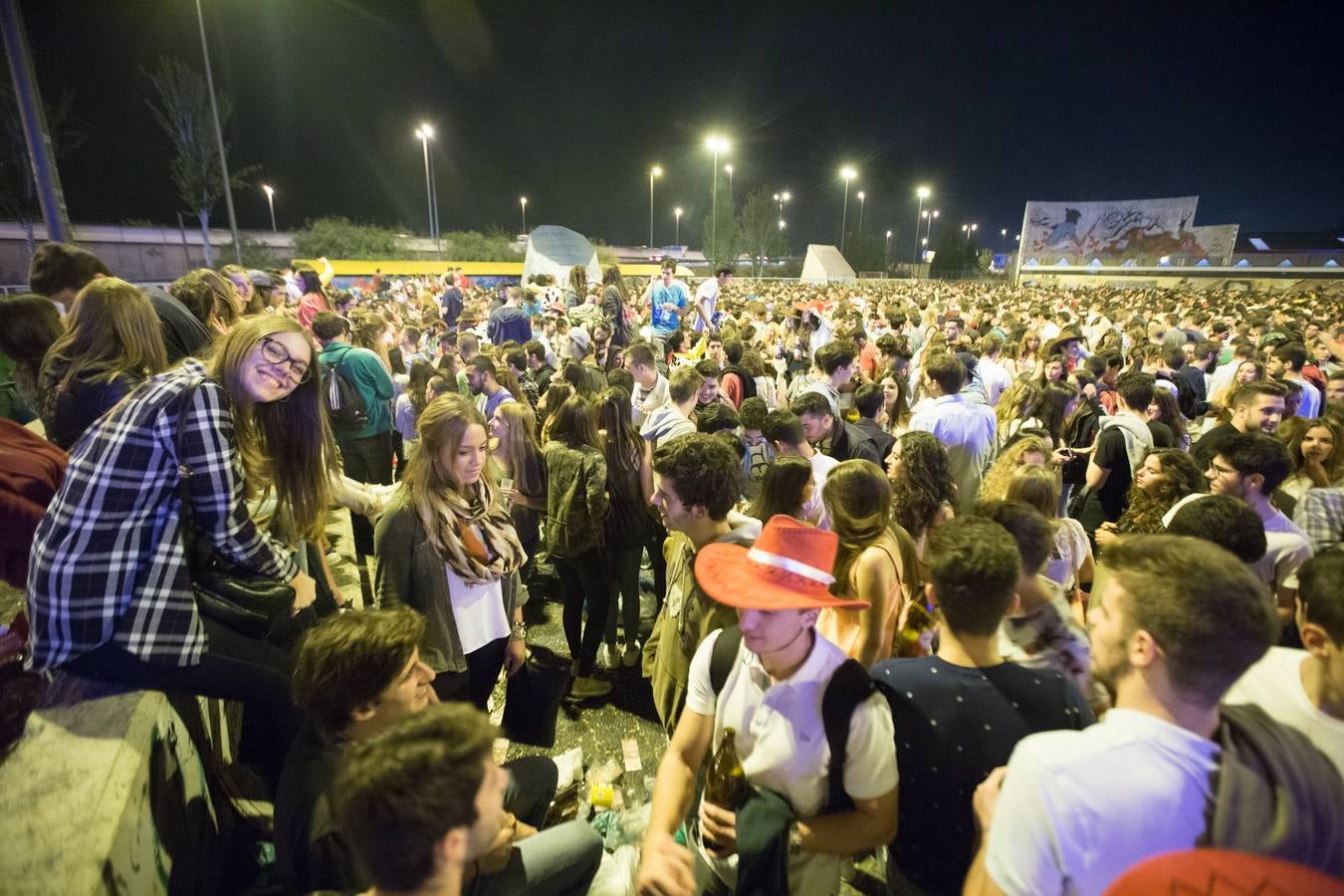 Más de tres mil personas en el botellódromo