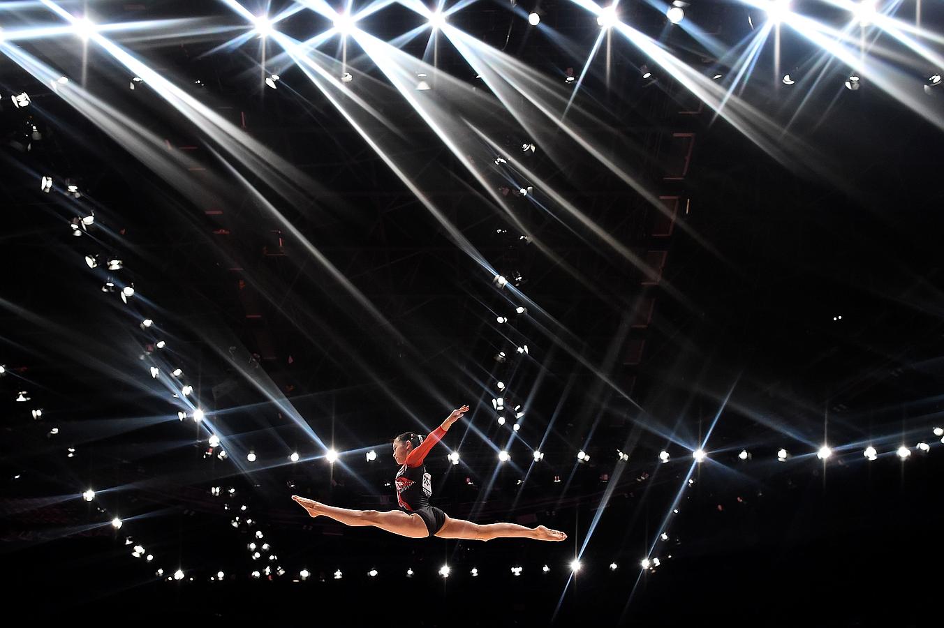 La japonesa Aiko Sugihara durante el primer día de las calificaciones en el Campeonato Mundial de Gimnasia 2015 en Glasgow, Escocia.