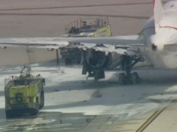 Un avión se incendia cuando iba a despegar de un aeropuerto de Miami
