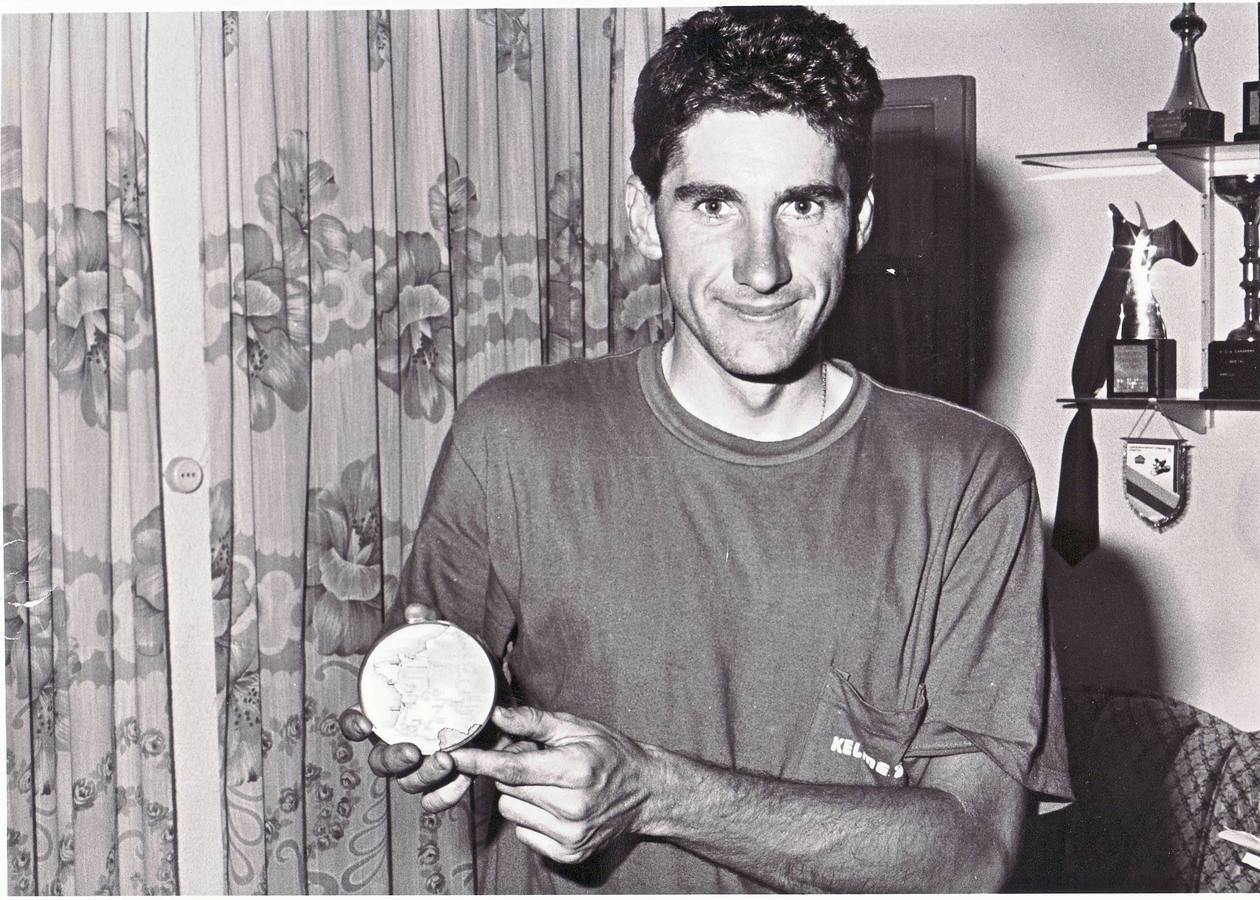Medalla del Tour que corrió y acabó con 21 años.