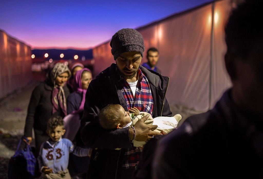 Los refugiados siguen su camino