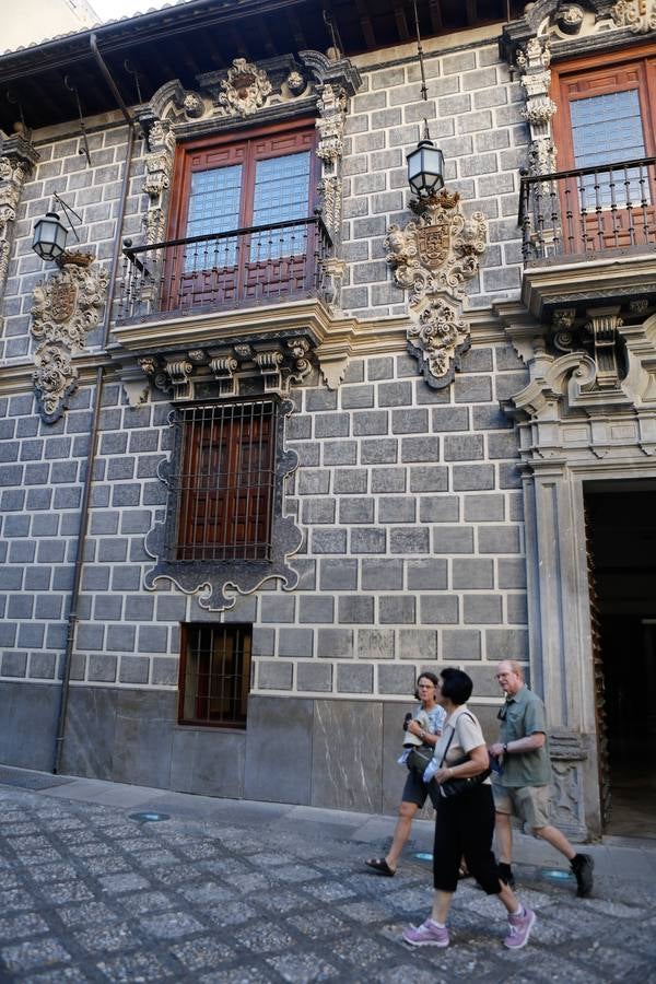 El Palacio de la Madraza, ahora sede de departamentos de la Universidad.