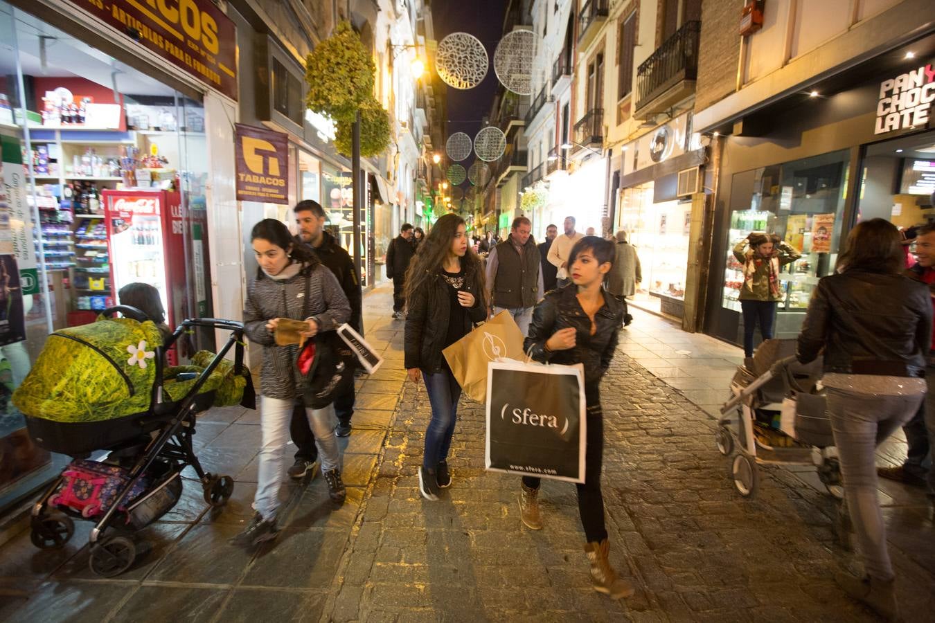 Granada se viste de negro