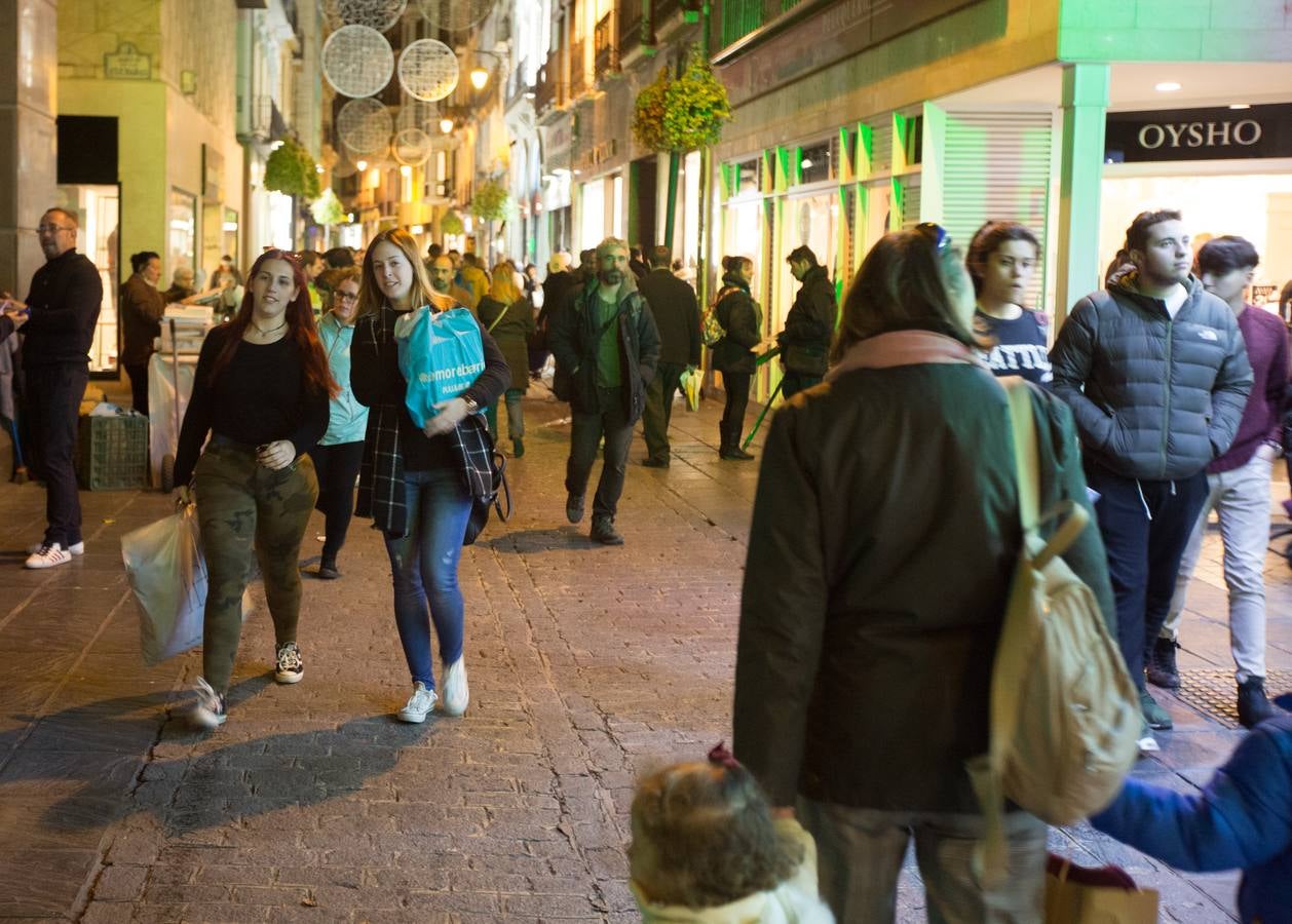 Granada se viste de negro