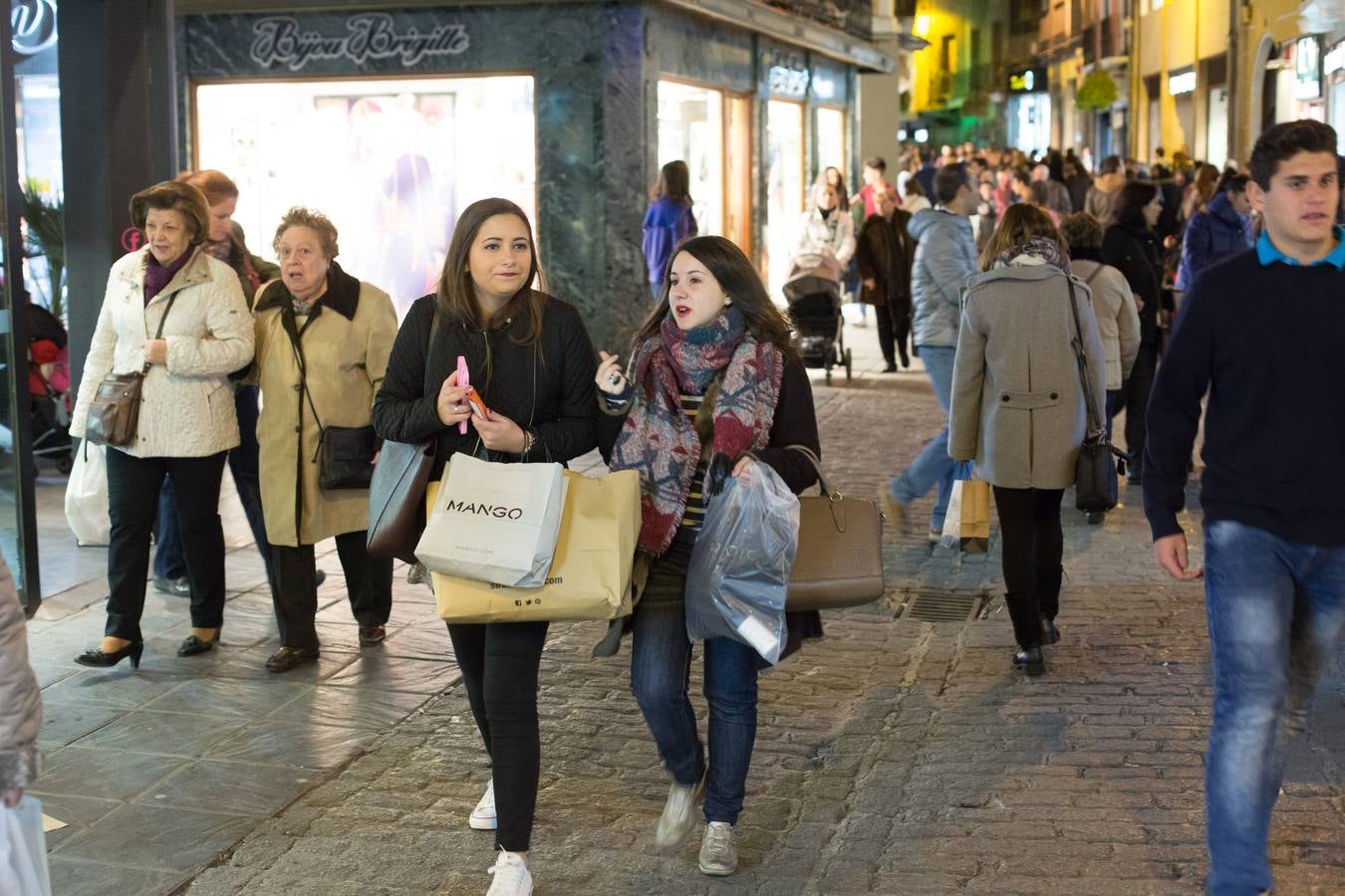 Granada se viste de negro