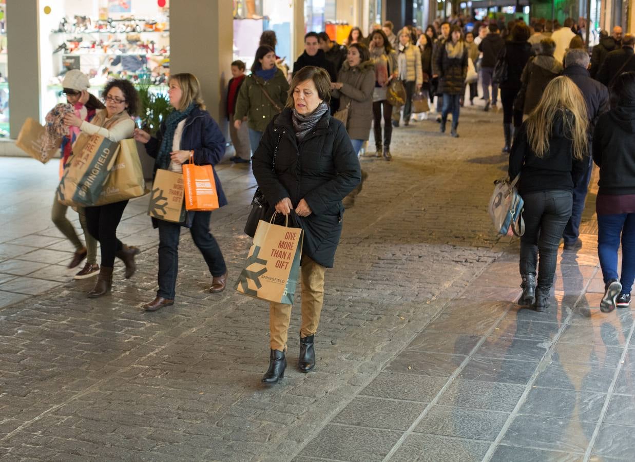 Granada se viste de negro
