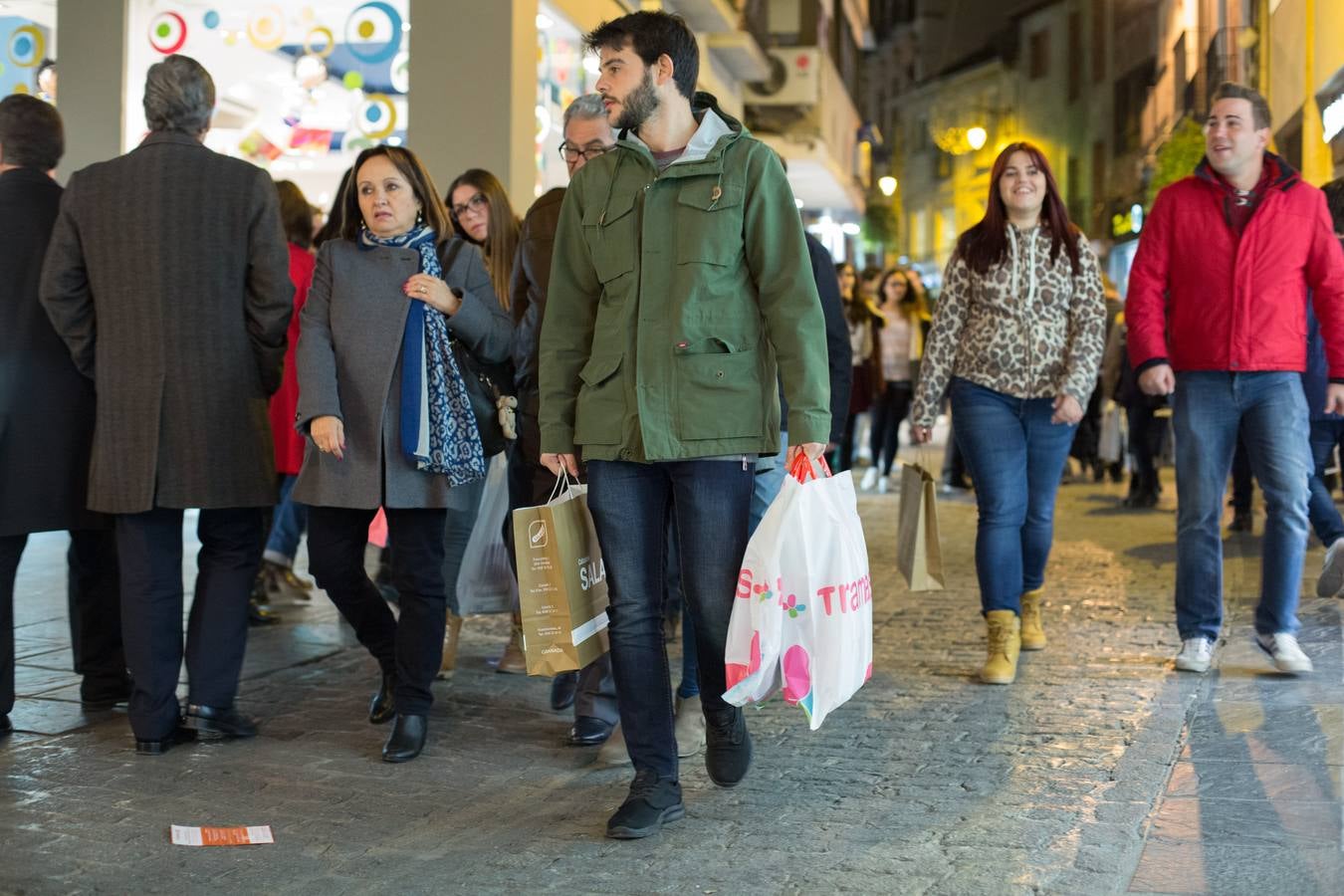 Granada se viste de negro