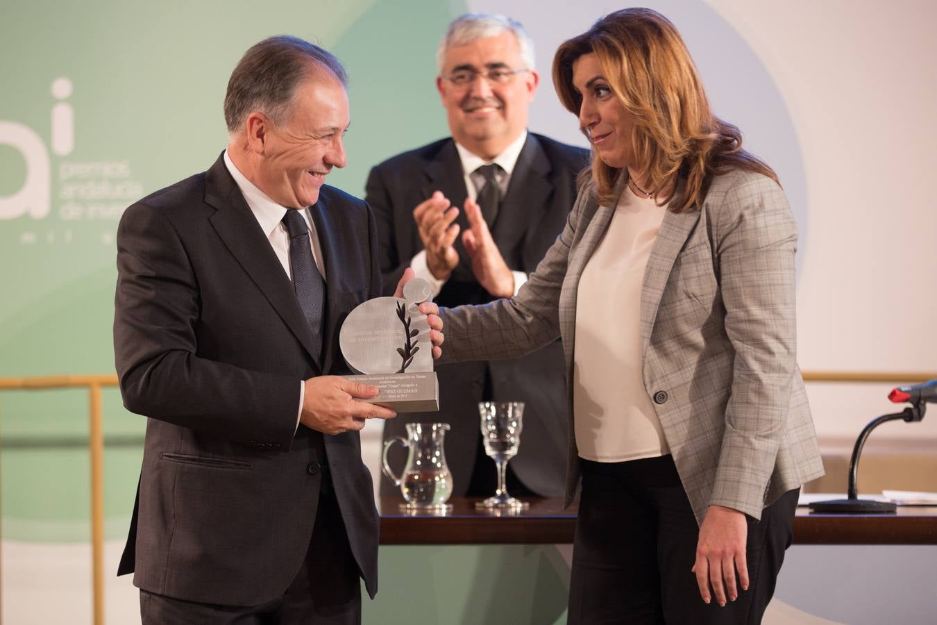 La presidenta de la Junta entrega los Premios Andalucía de Investigación que reconocen el fomento de la labor científica