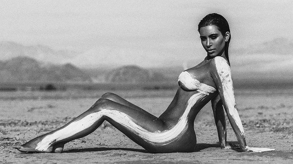 Las fotos de Kim Kardashian desnuda en el desierto