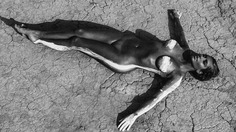 Las fotos de Kim Kardashian desnuda en el desierto