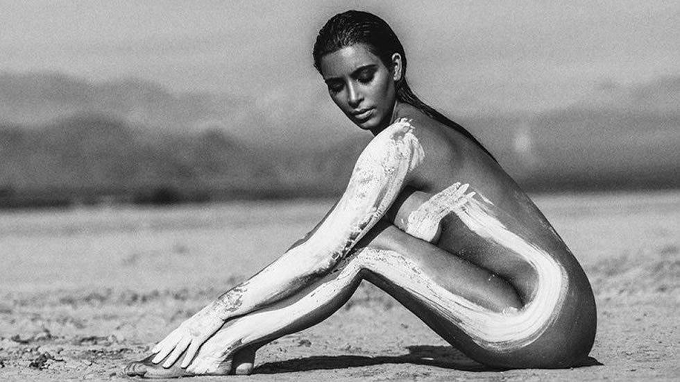 Las fotos de Kim Kardashian desnuda en el desierto