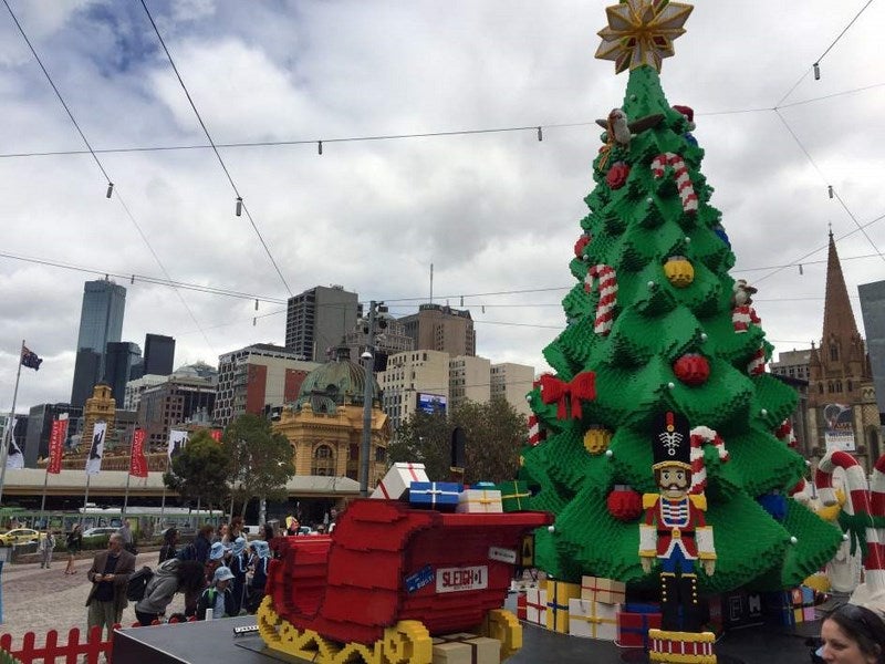 Melbourne (Australia). Un árbol de Navidad muy curioso, hecho a base de pequeñas piezas