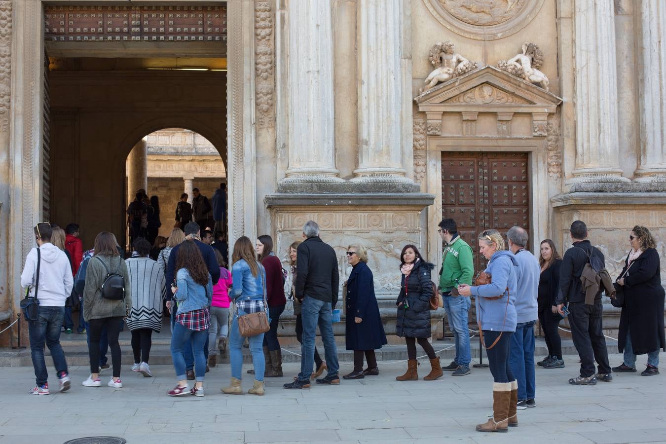 Los turistas llenan Granada en un &#039;puente&#039; de la Constitución marcado por el buen tiempo