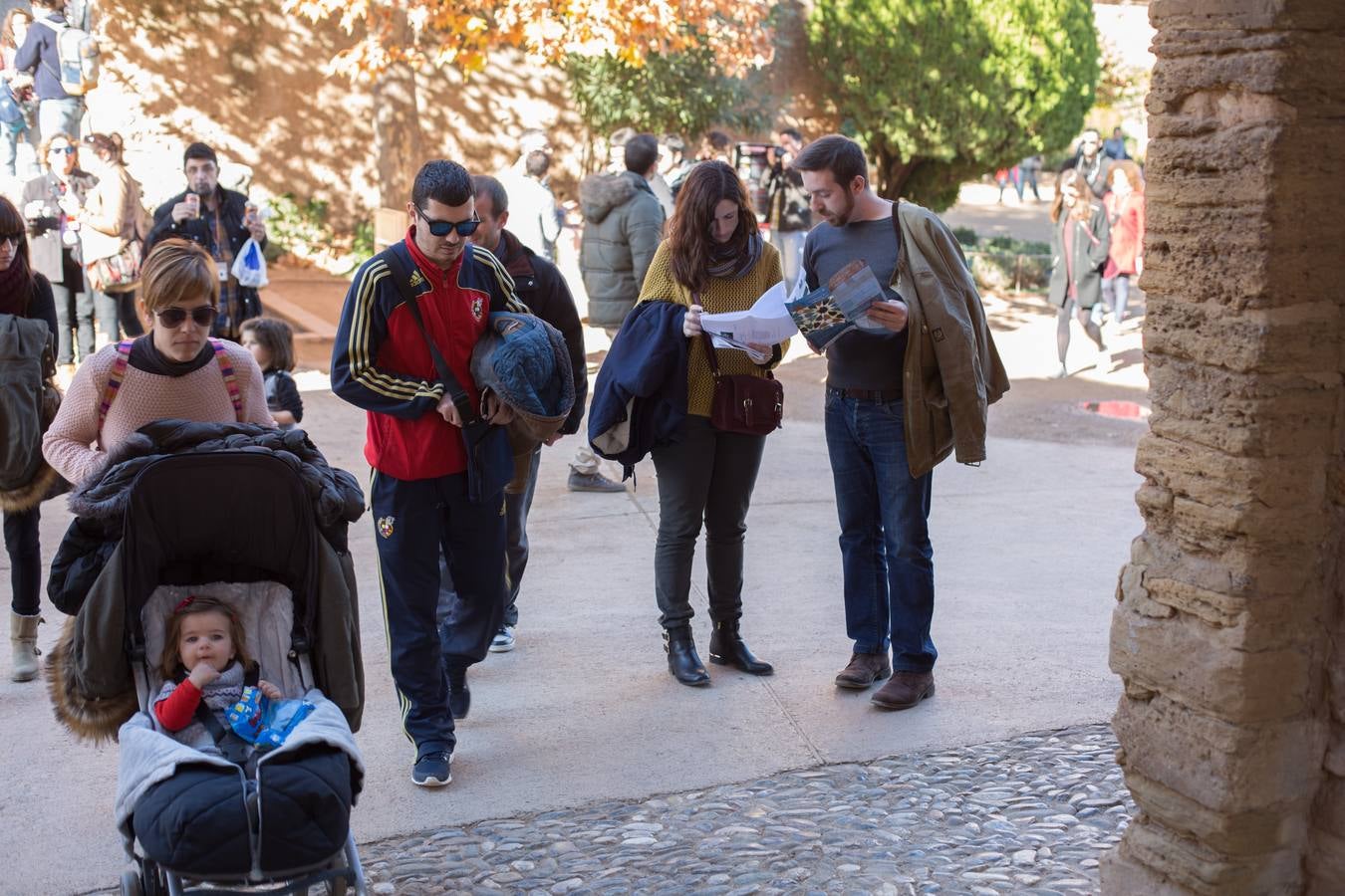 Los turistas llenan Granada en un &#039;puente&#039; de la Constitución marcado por el buen tiempo