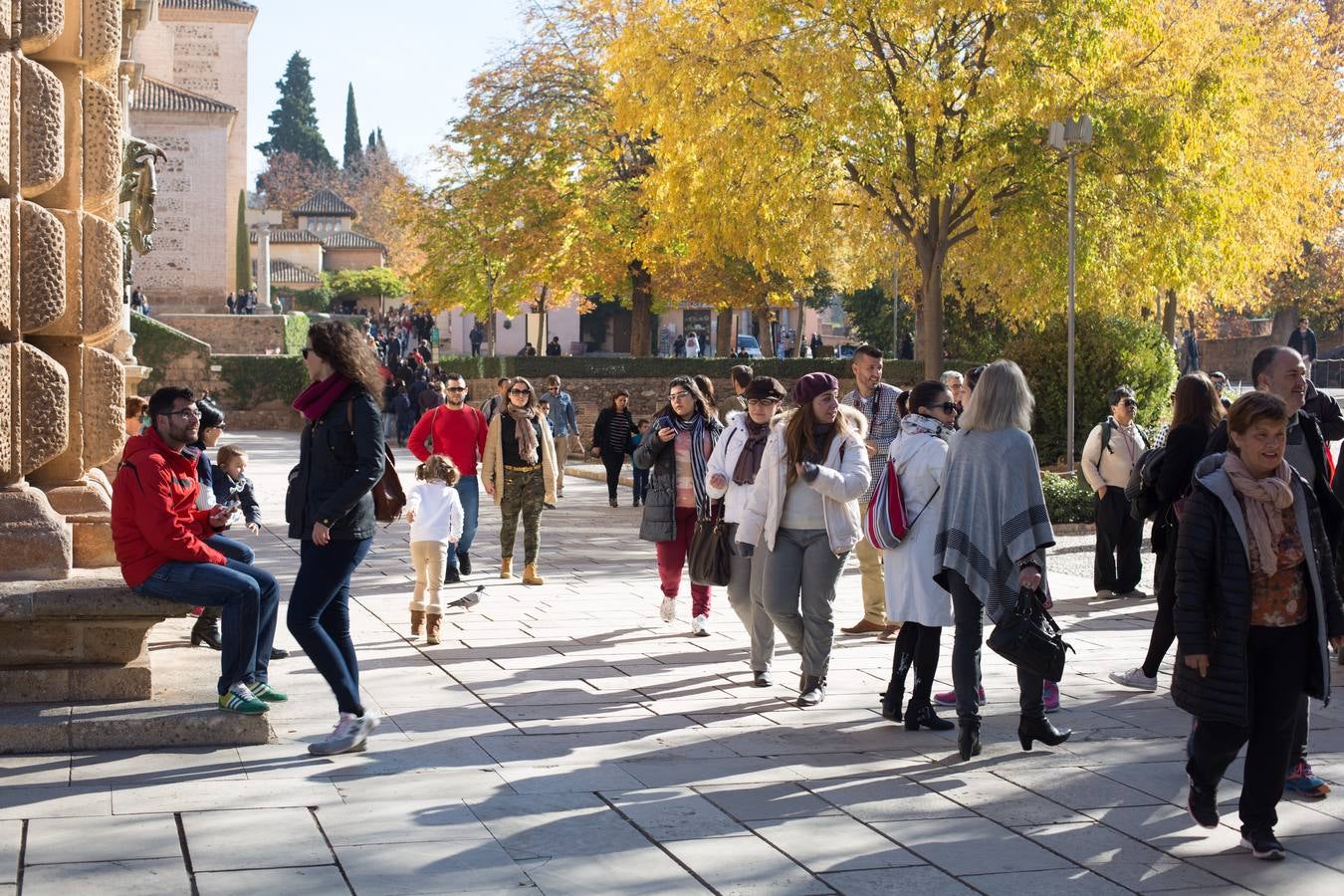 Los turistas llenan Granada en un &#039;puente&#039; de la Constitución marcado por el buen tiempo