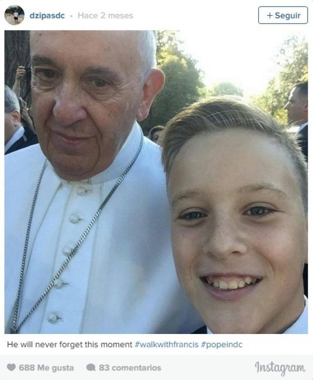 Papa Francisco y un niño. 