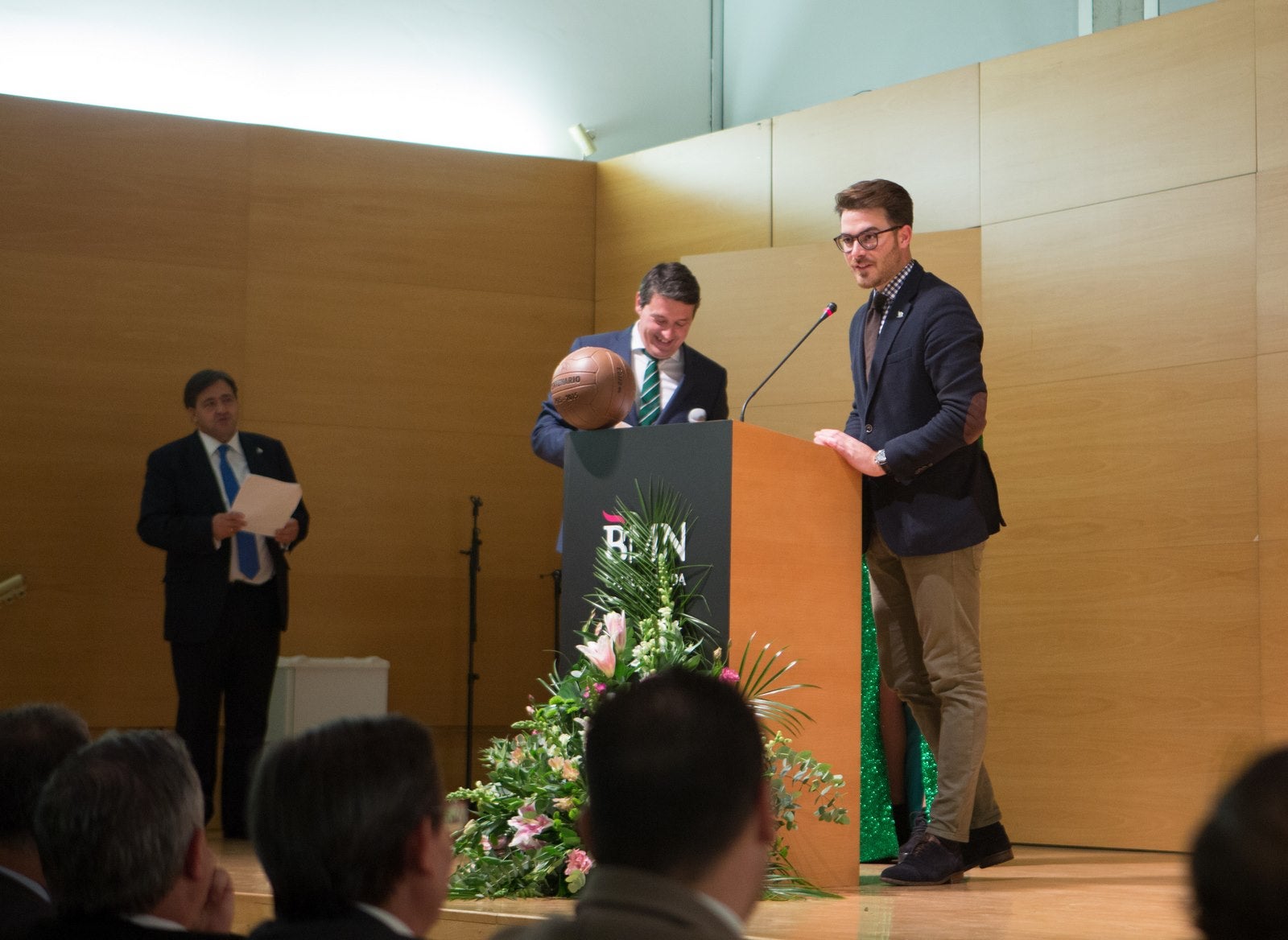 A por otros cien años de fútbol andaluz