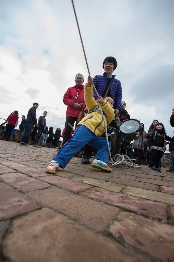 La Torre de la Vela se llena de candidatas para tocar la campana