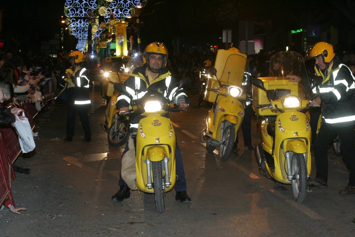 Los Reyes Magos reparten ilusión en Almería