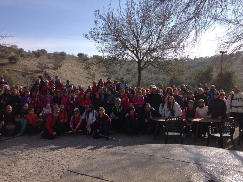 Más de 200 vecinos de Las Gabias, Atarfe, Gójar y Órgiva participan en una jornada de senderismo
