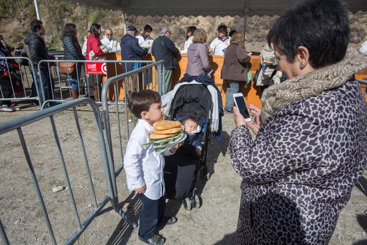 Un millar de granadinos participa en el Sacromonte en la romería de su patrón