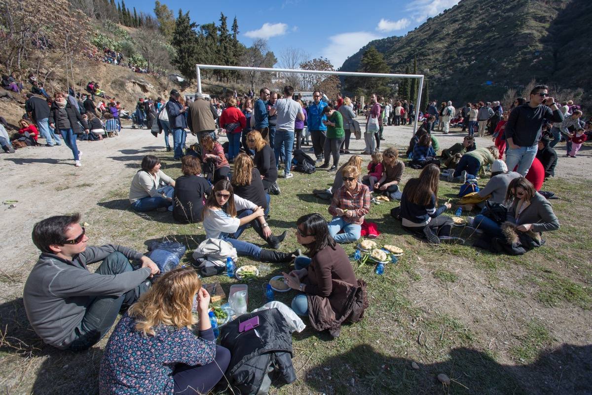 Un millar de granadinos participa en el Sacromonte en la romería de su patrón