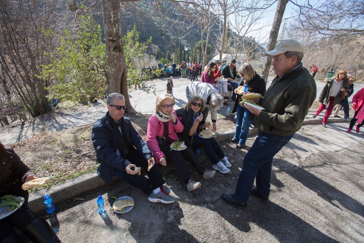 Un millar de granadinos participa en el Sacromonte en la romería de su patrón