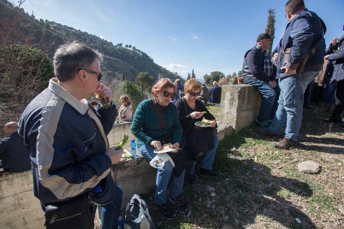 Un millar de granadinos participa en el Sacromonte en la romería de su patrón