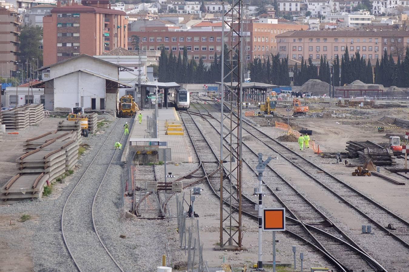 Febrero 2016. Desde hace un par de semanas hay mucho más personal en Andaluces.