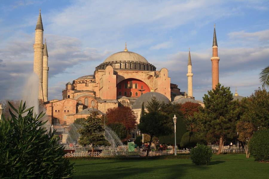 15. Santa Sofía. Es la iglesia bizantina más importante del mundo, y fue comenzada a erigir en el año 532, durante el reinado del emperador Justiniano I