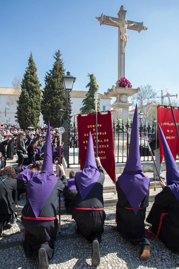 Miles de personas piden tres gracias ante el Cristo de los Favores de Granada