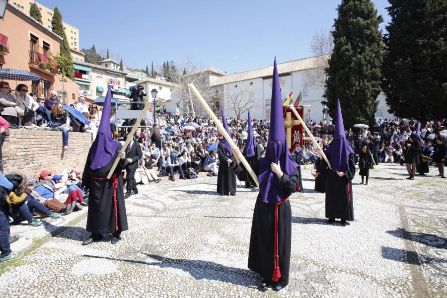 Las imágenes del Viernes Santo de Granada, en directo