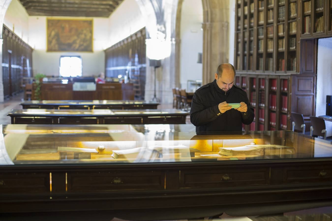 La Biblioteca del Hospital Real reúne ediciones antiguas y raras de Cervantes