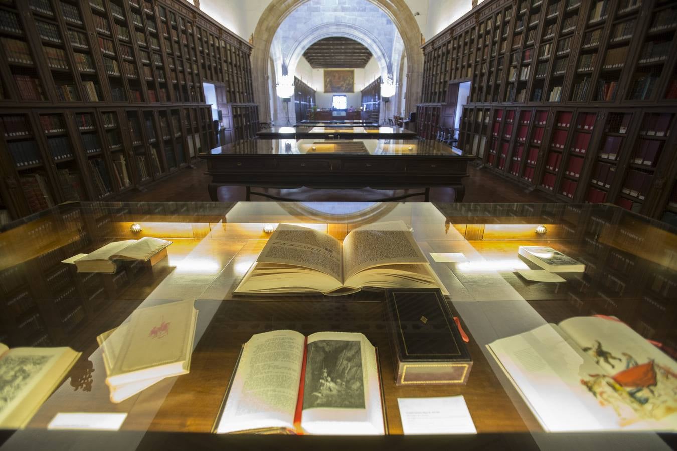 La Biblioteca del Hospital Real reúne ediciones antiguas y raras de Cervantes