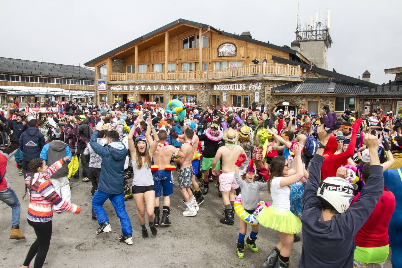 ¿Quién dijo frío? ¡En bañador por la Sierra!