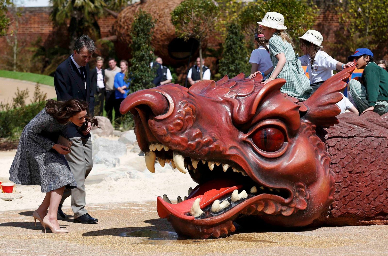 Visita al Jardín Mágico en Hampton Court Palace, cerca de Londres, Gran Bretaña.