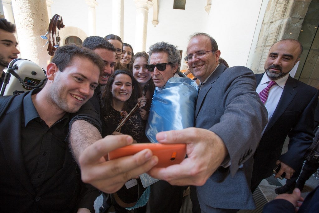 Miguel Ríos reivindica el papel de la universidad para formar ciudadanos críticos