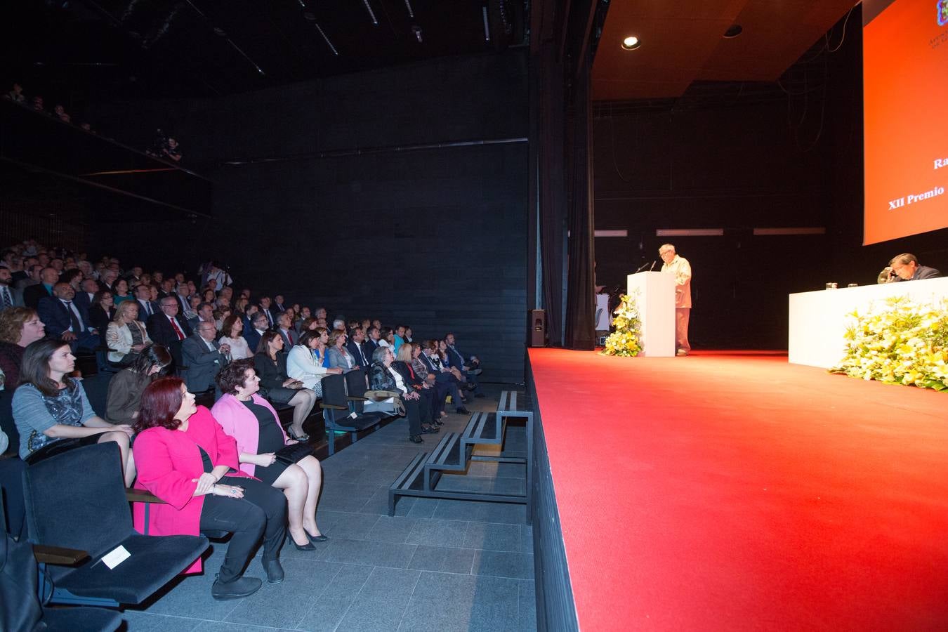 Rafael Cadenas recibe el Premio Lorca de poesía