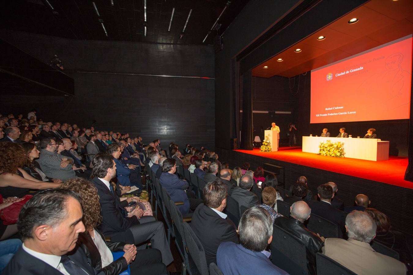 Rafael Cadenas recibe el Premio Lorca de poesía