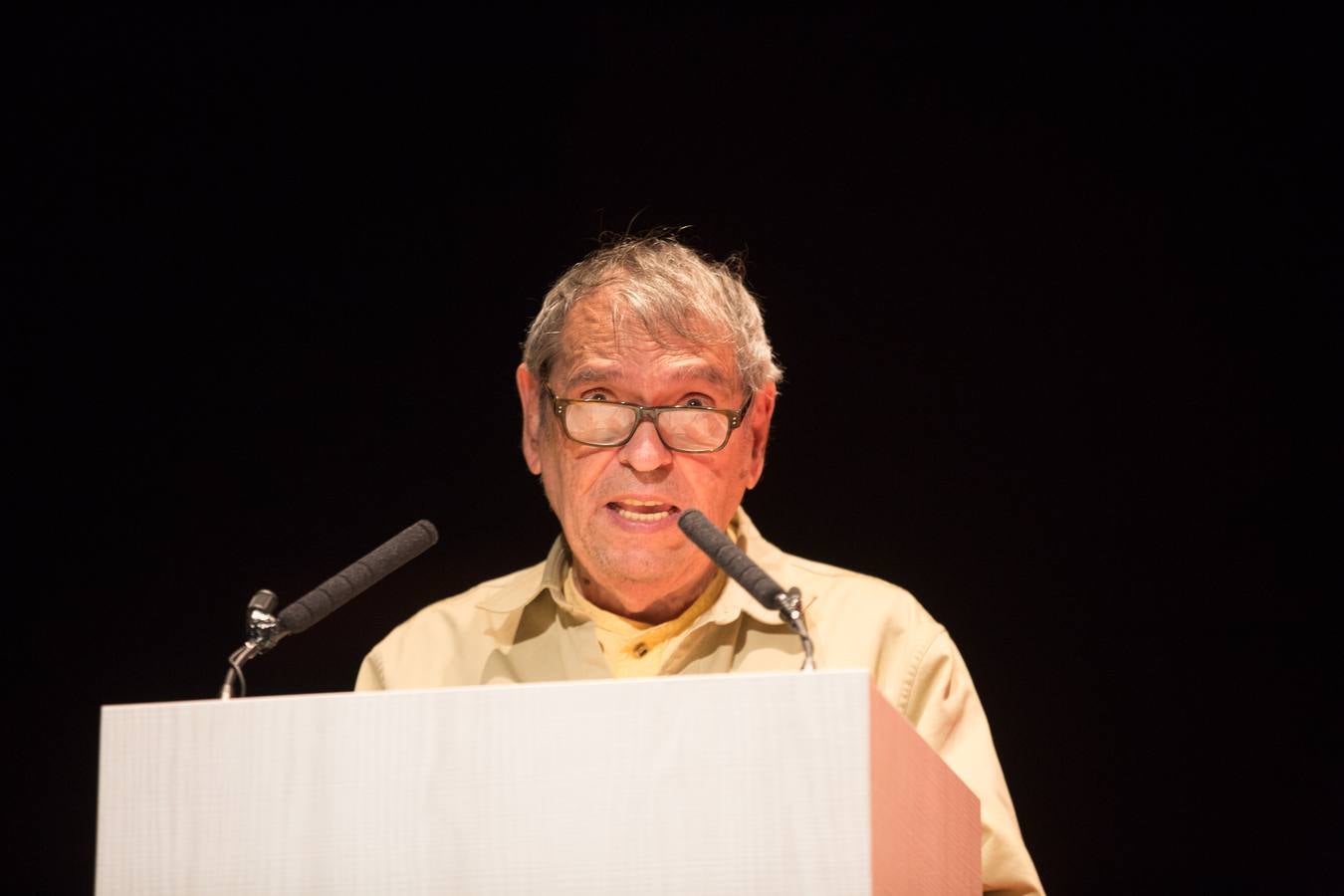 Rafael Cadenas recibe el Premio Lorca de poesía