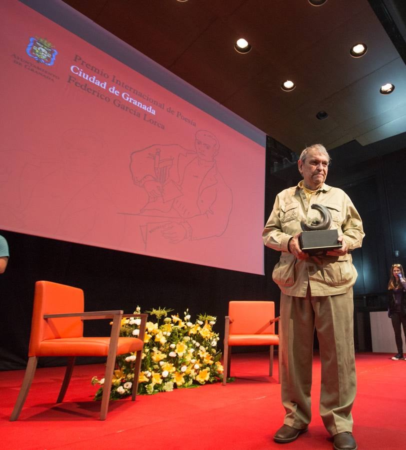 Rafael Cadenas recibe el Premio Lorca de poesía