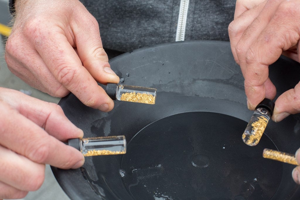 ¿Cómo se busca oro en el río Genil?