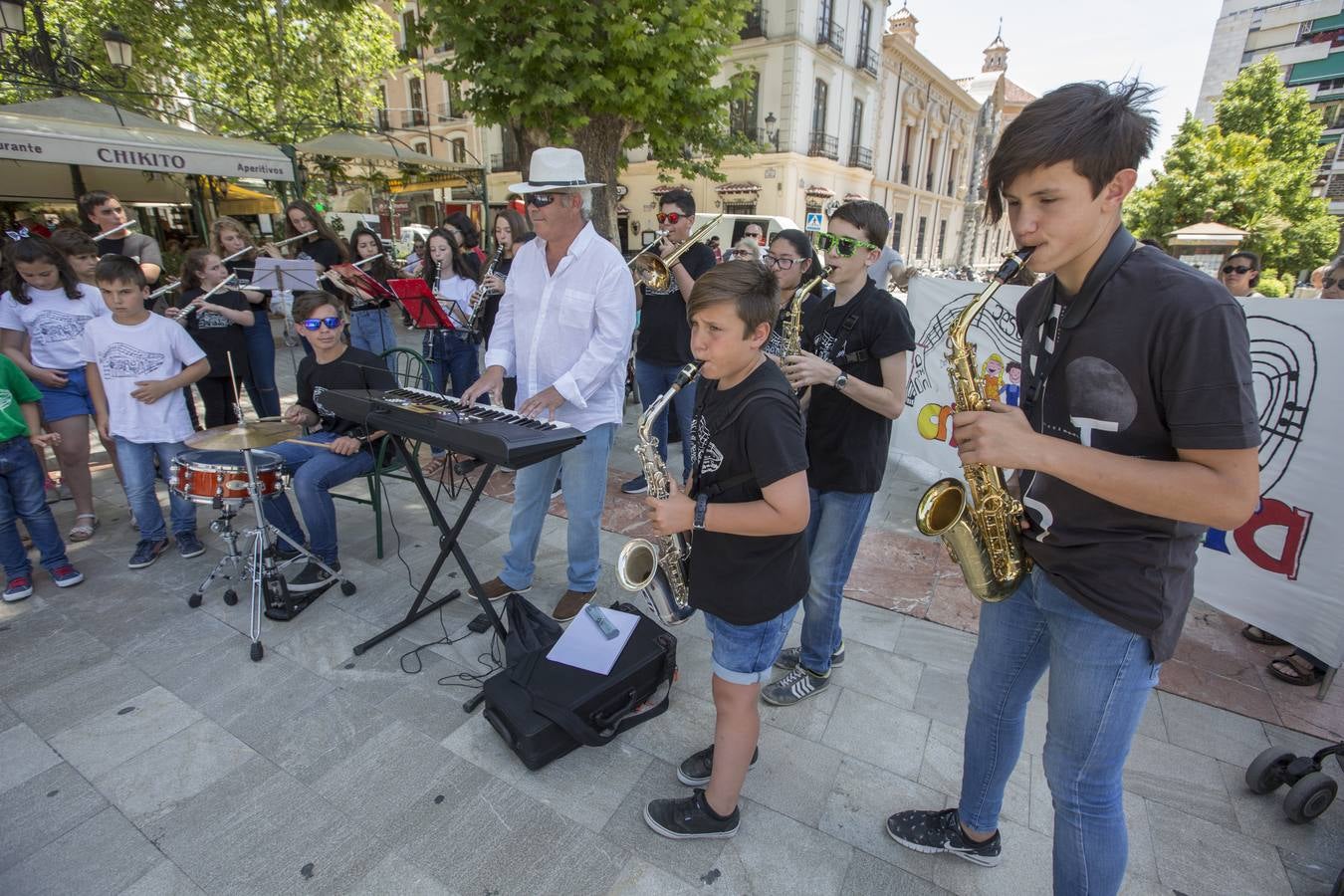 Con la música a otra plaza