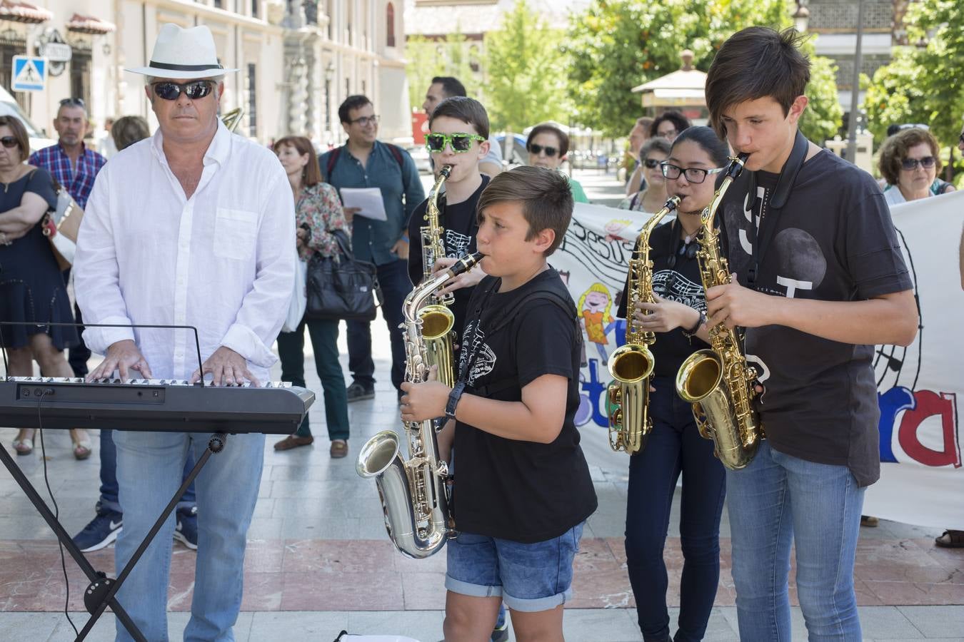 Con la música a otra plaza